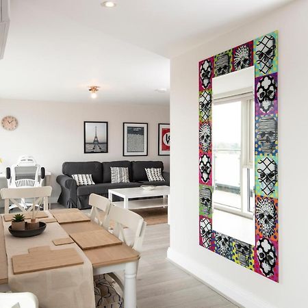Spacious Apartment With Parking Space, Close To Heathrow, Elizabeth Line And Windsor Maidenhead Esterno foto