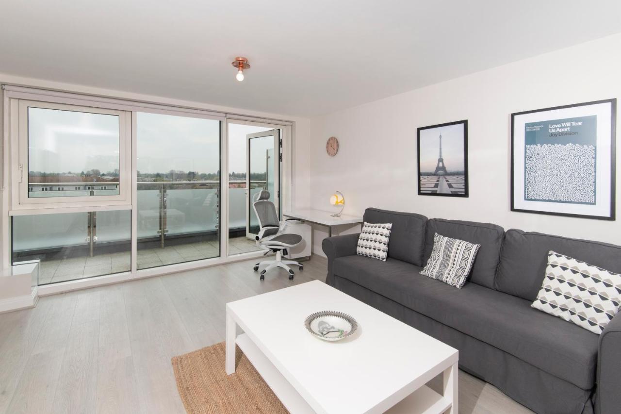 Spacious Apartment With Parking Space, Close To Heathrow, Elizabeth Line And Windsor Maidenhead Esterno foto
