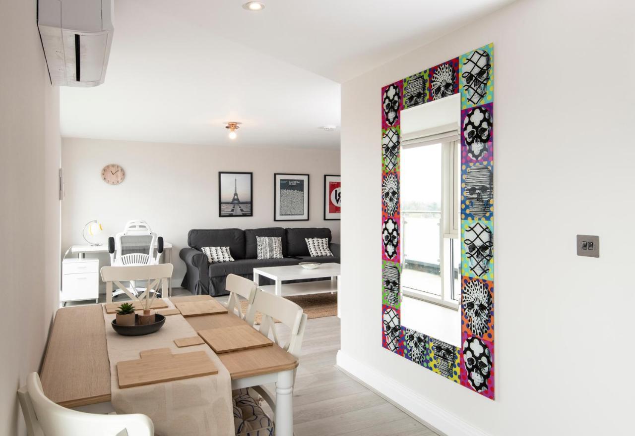 Spacious Apartment With Parking Space, Close To Heathrow, Elizabeth Line And Windsor Maidenhead Esterno foto